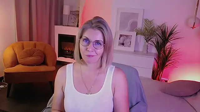 Annie Light online show from 15, 10, 2025