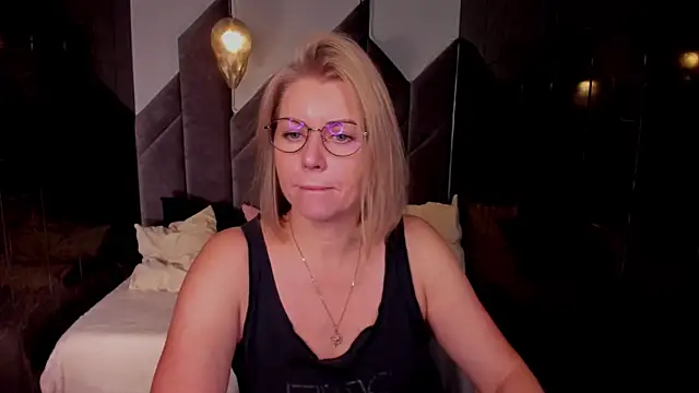 Annie Light online show from 16, 10, 2025