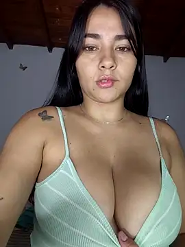 Snapshot of alison_villalobo chatting on 19, 6, 2026 alison villalobo online show from 19, 6, 2026