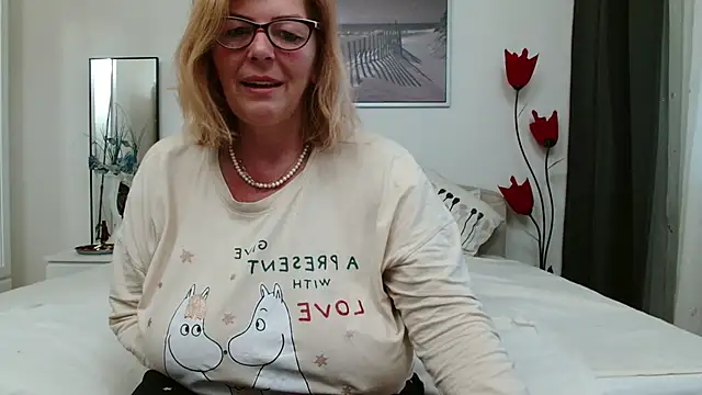 Snapshot of YulliaMilf chatting on 10, 3, 2025 YulliaMilf online show from 10, 3, 2025