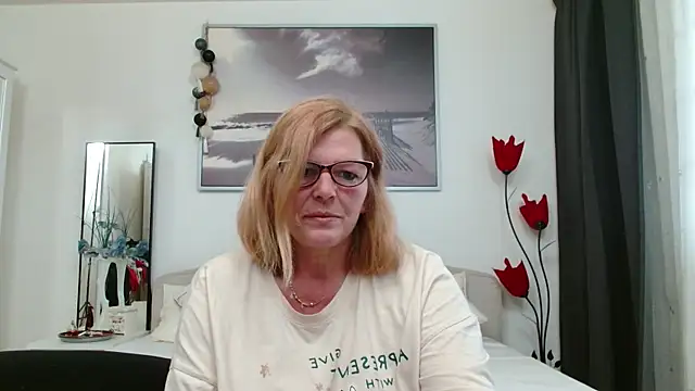 Snapshot of YulliaMilf chatting on 16, 3, 2025 YulliaMilf online show from 16, 3, 2025