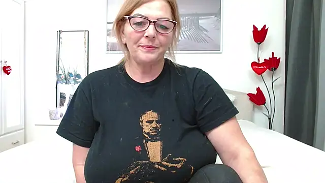 Snapshot of YulliaMilf chatting on 12, 1, 2026 YulliaMilf online show from 12, 1, 2026