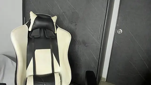 chloe ebony  online show from 2, 4, 2026