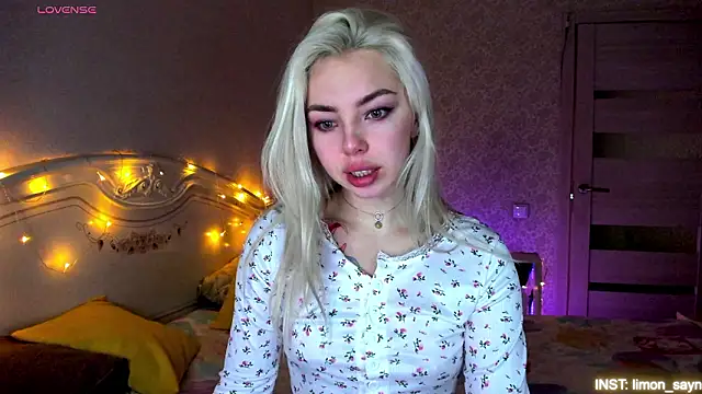 LillyMoure  online show from 28, 3, 2026