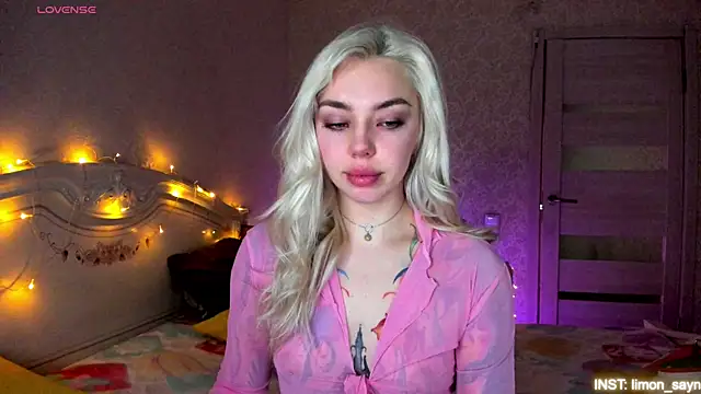 LillyMoure  online show from 2, 4, 2026