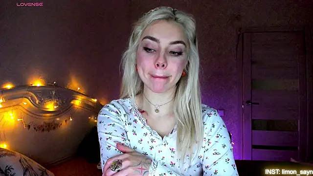 LillyMoure  online show from 5, 4, 2026