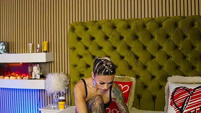 Snapshot of TiffanyMaze chatting on 12, 2, 2025 TiffanyMaze online show from 12, 2, 2025