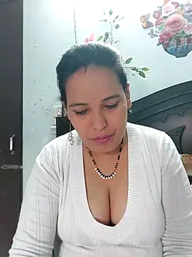 Poojabhabi101 online show from 19, 12, 2025