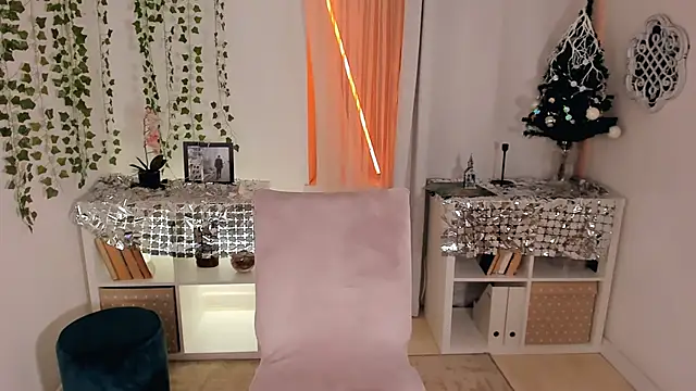 mia x love online show from 21, 12, 2025