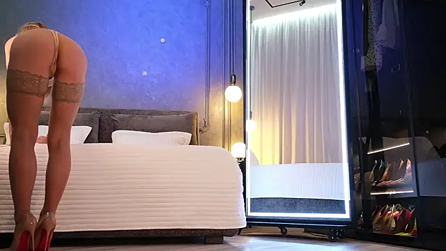 Rikka Moore online show from 12, 2, 2026