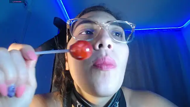 DaMikaela  online show from 6, 11, 2025