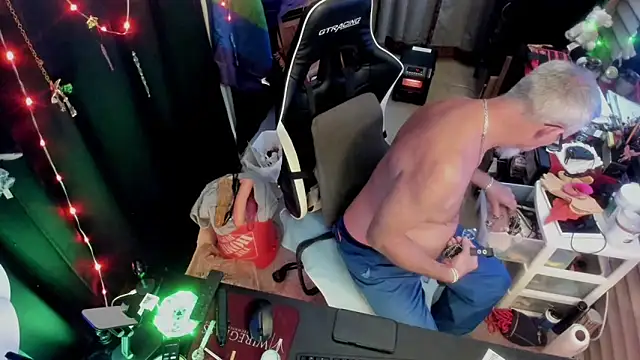 Snapshot of Daddysthick chatting on 28, 11, 2025 Daddysthick online show from 28, 11, 2025