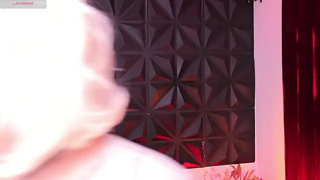 Misselektra   online show from 17, 1, 2025