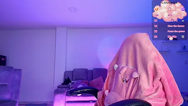 Snapshot of TiffanyBela chatting on 3, 10, 2025 TiffanyBela online show from 3, 10, 2025