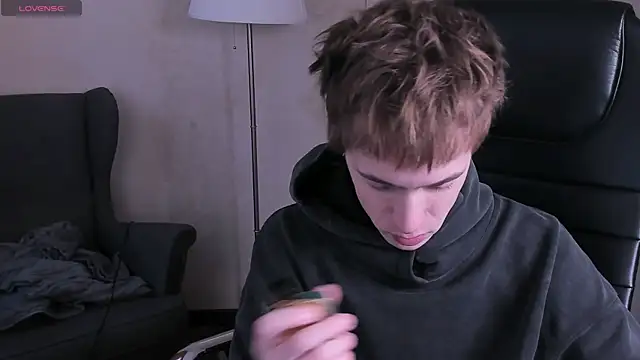 Snapshot of _tokyo_ghoul chatting on 4, 12, 2024  tokyo ghoul online show from 4, 12, 2024