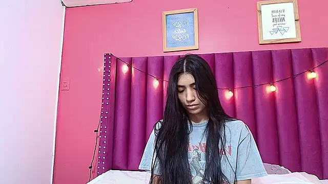 Snapshot of littlee_emilyy_ chatting on 22, 1, 2025 littlee emilyy  online show from 22, 1, 2025