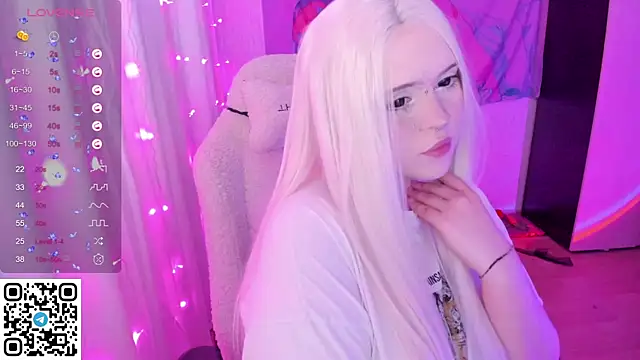 Snapshot of SelenaCute chatting on 11, 5, 2026 SelenaCute online show from 11, 5, 2026