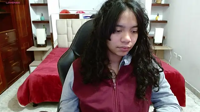 laureentt  online show from 1, 3, 2025