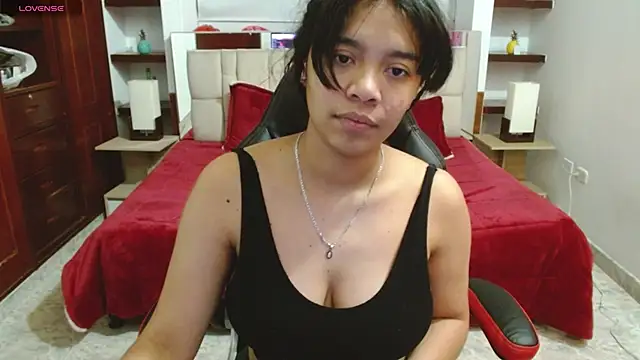 laureentt  online show from 10, 3, 2025