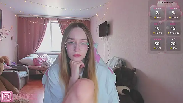 Snapshot of MoonDust chatting on 1, 5, 2026 MoonDust online show from 1, 5, 2026