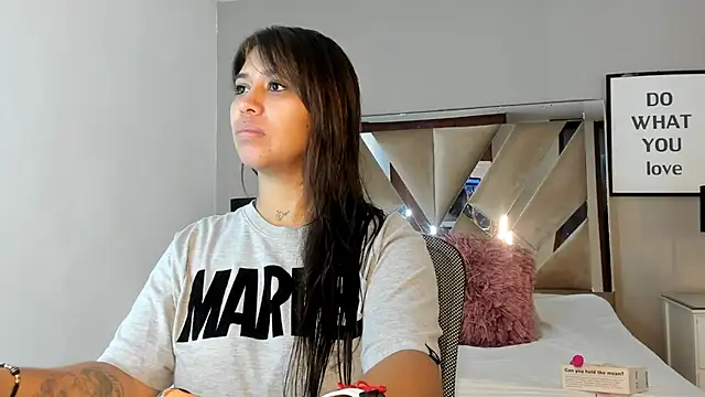 sharlott18 online show from 2, 12, 2024