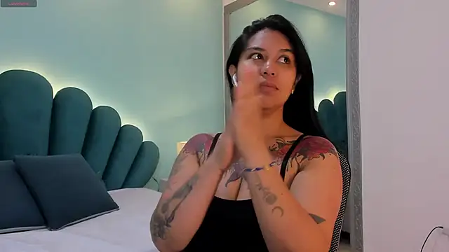 sharlott18 online show from 16, 4, 2026