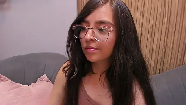 Eva Macalliter online show from 28, 12, 2024