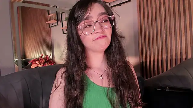 Eva Macalliter online show from 23, 4, 2026