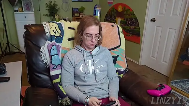 Linzy 19 online show from 12, 2, 2025