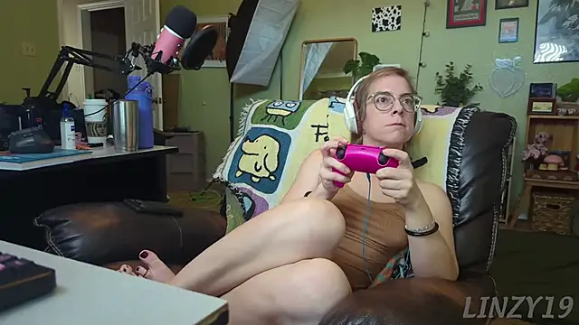 Linzy 19 online show from 1, 3, 2025