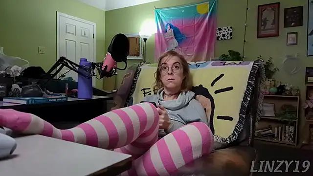 Linzy 19 online show from 14, 3, 2025