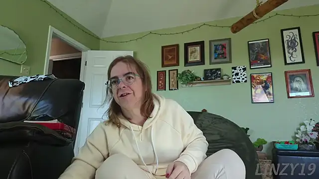 Linzy 19 online show from 10, 11, 2025