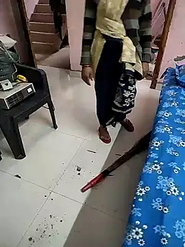 COUPLLE VILLAGE online show from 24, 1, 2025