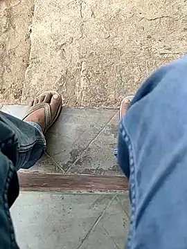 COUPLLE VILLAGE online show from 8, 3, 2025