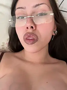 Snapshot of PennyMay chatting on 16, 4, 2026 PennyMay online show from 16, 4, 2026