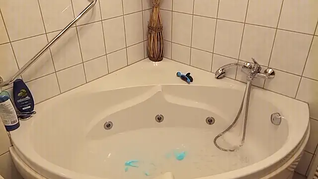 Snapshot of Rainfish chatting on 12, 3, 2025 Rainfish online show from 12, 3, 2025