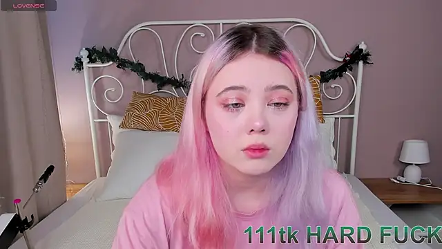 Snapshot of __KawaiiYuki__ chatting on 2, 1, 2025   KawaiiYuki   online show from 2, 1, 2025