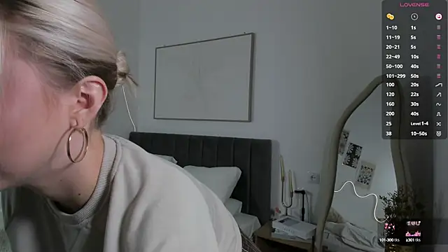 Snapshot of SimonaGerry chatting on 17, 9, 2025 SimonaGerry online show from 17, 9, 2025