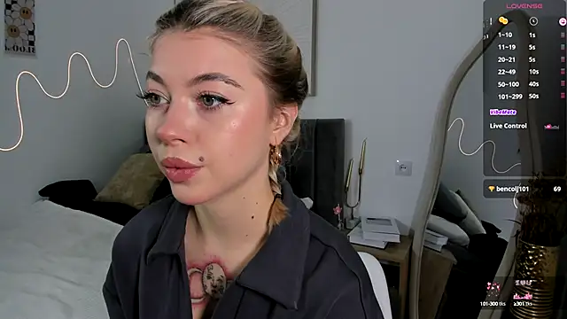 Snapshot of SimonaGerry chatting on 11, 10, 2025 SimonaGerry online show from 11, 10, 2025