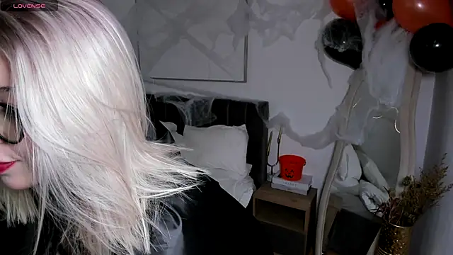 Snapshot of SimonaGerry chatting on 29, 10, 2025 SimonaGerry online show from 29, 10, 2025