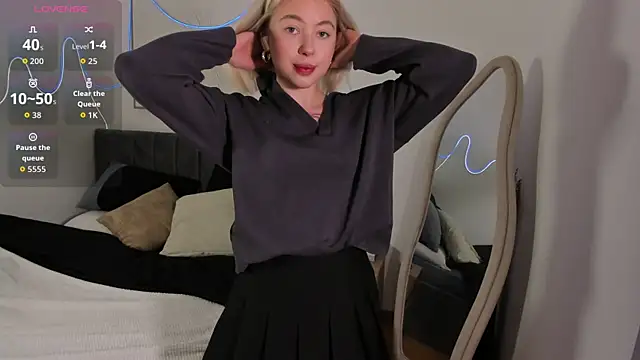 Snapshot of SimonaGerry chatting on 10, 11, 2025 SimonaGerry online show from 10, 11, 2025