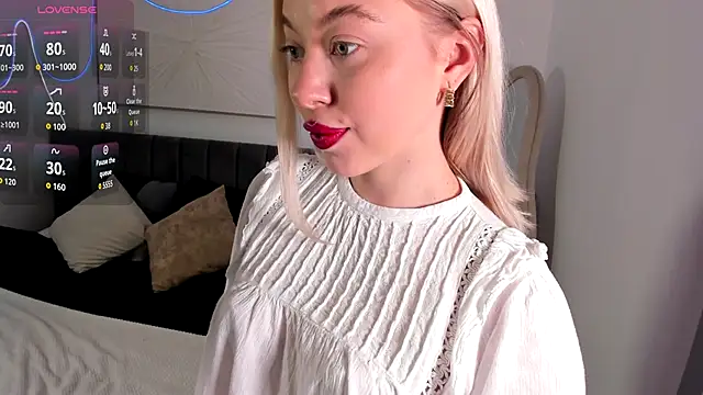 Snapshot of SimonaGerry chatting on 12, 11, 2025 SimonaGerry online show from 12, 11, 2025