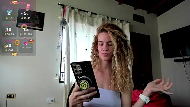 Snapshot of Rainbow_leia chatting on 22, 12, 2024 Rainbow leia online show from 22, 12, 2024