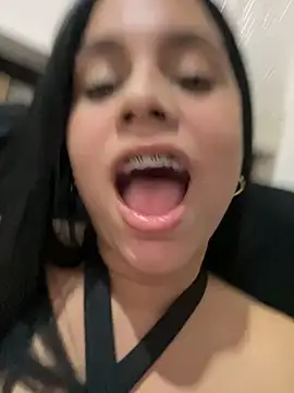 Snapshot of pamela_anderson_ chatting on 20, 12, 2024 pamela anderson online show from 20, 12, 2024