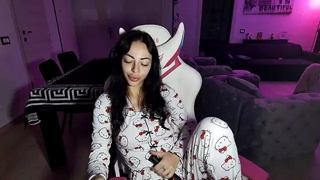 Chloe Ricci online show from 21, 11, 2025