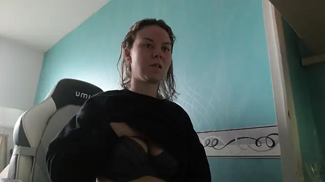 Snapshot of BabyNila chatting on 23, 12, 2025 BabyNila online show from 23, 12, 2025