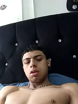 Snapshot of Mollly_n_david chatting on 24, 10, 2025 Mollly n david online show from 24, 10, 2025