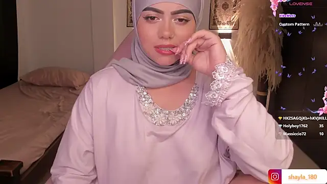 Snapshot of shayla_18 chatting on 11, 3, 2025 shayla 18 online show from 11, 3, 2025