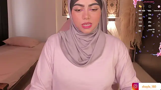 Snapshot of shayla_18 chatting on 20, 3, 2025 shayla 18 online show from 20, 3, 2025