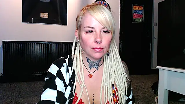 Snapshot of pixiedreadx chatting on 22, 11, 2025 pixiedreadx online show from 22, 11, 2025
